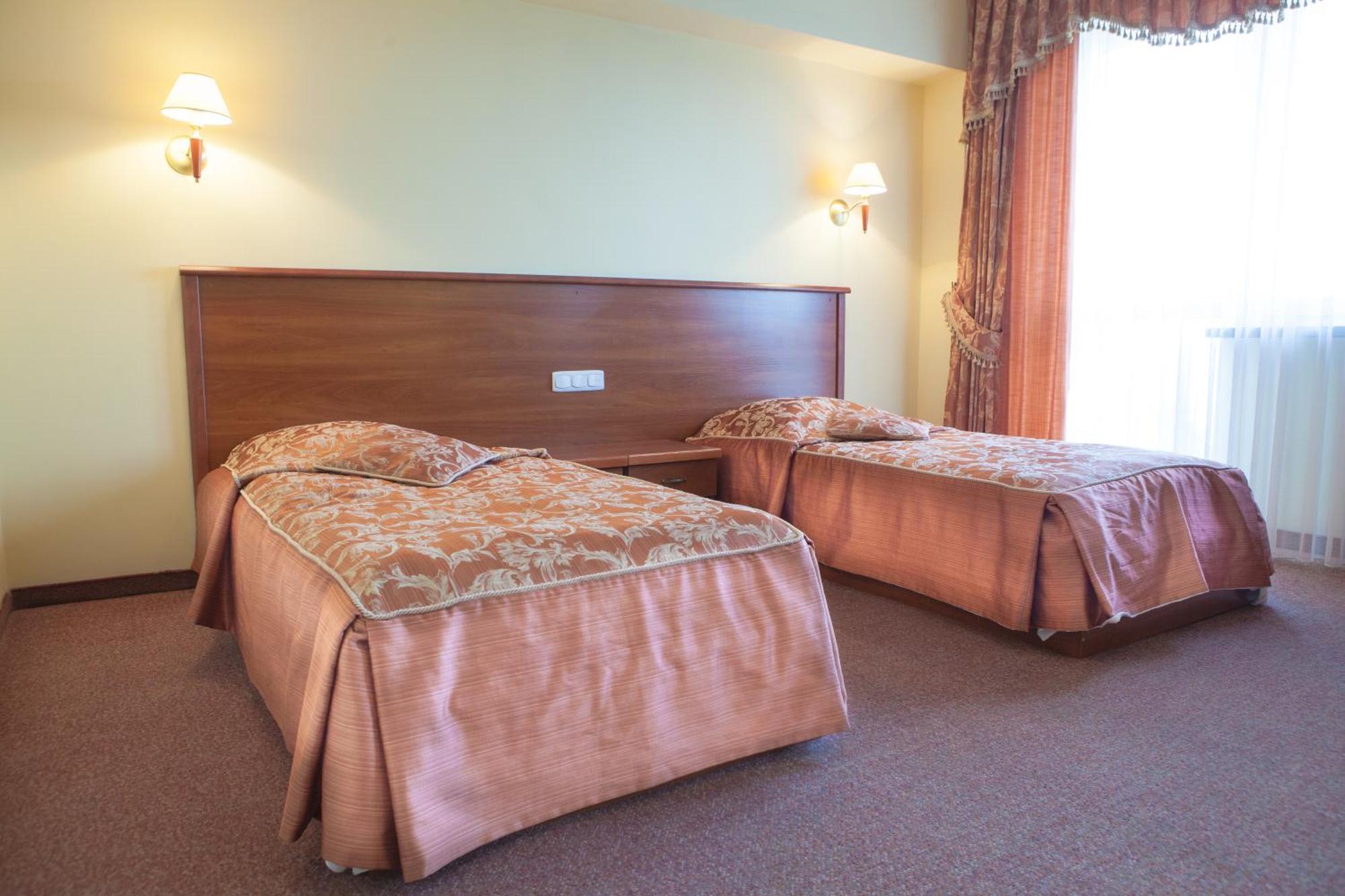 Hotel Przedwiosnie Маслув Экстерьер фото