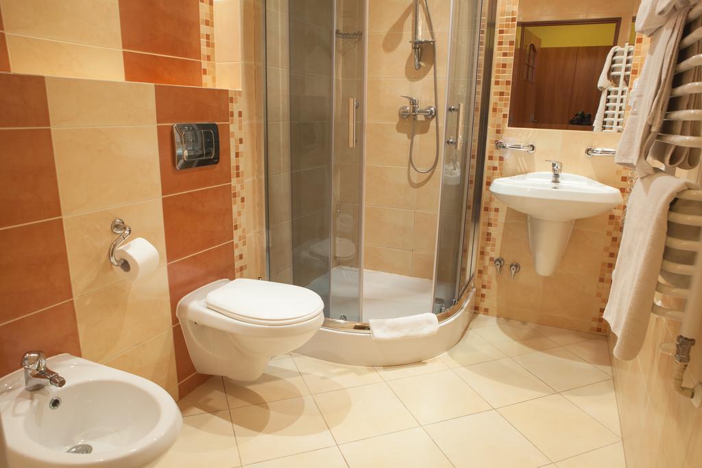 Hotel Przedwiosnie Маслув Экстерьер фото