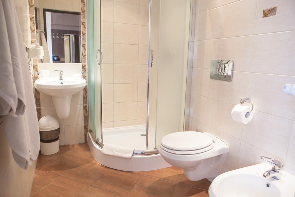 Hotel Przedwiosnie Маслув Экстерьер фото