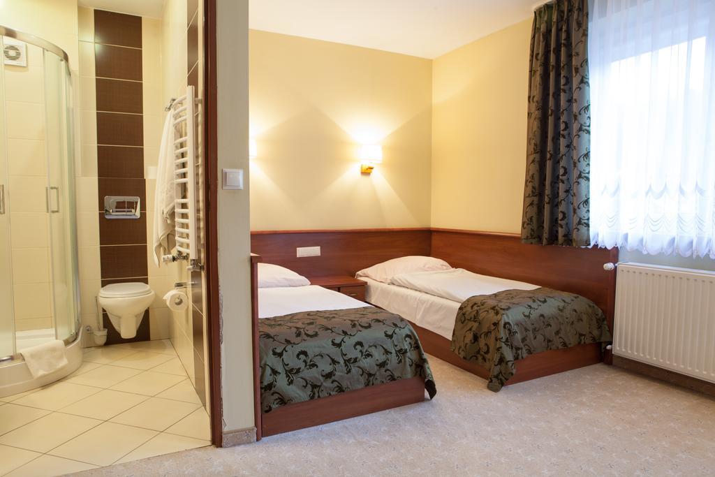 Hotel Przedwiosnie Маслув Экстерьер фото