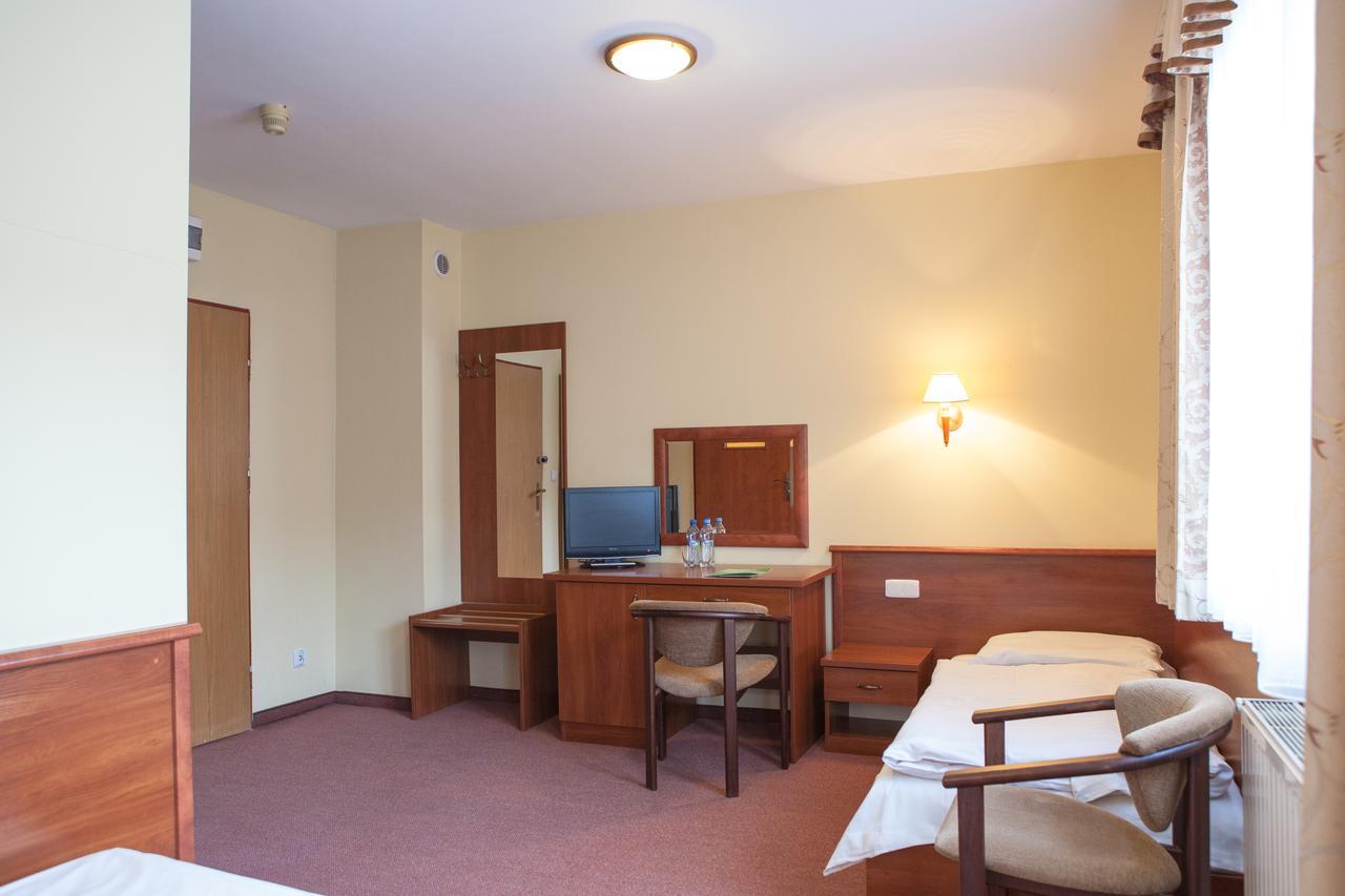 Hotel Przedwiosnie Маслув Экстерьер фото