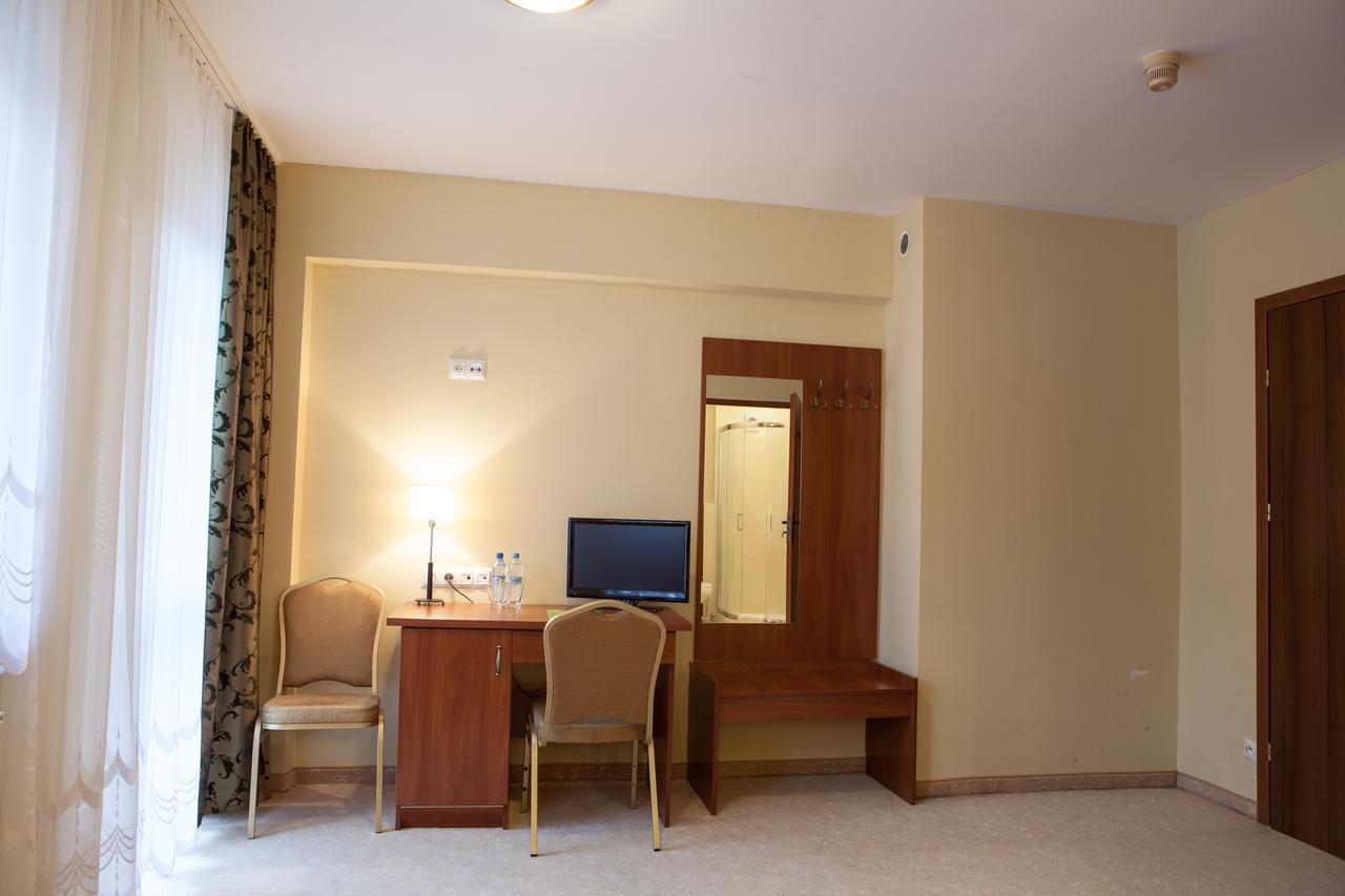 Hotel Przedwiosnie Маслув Экстерьер фото