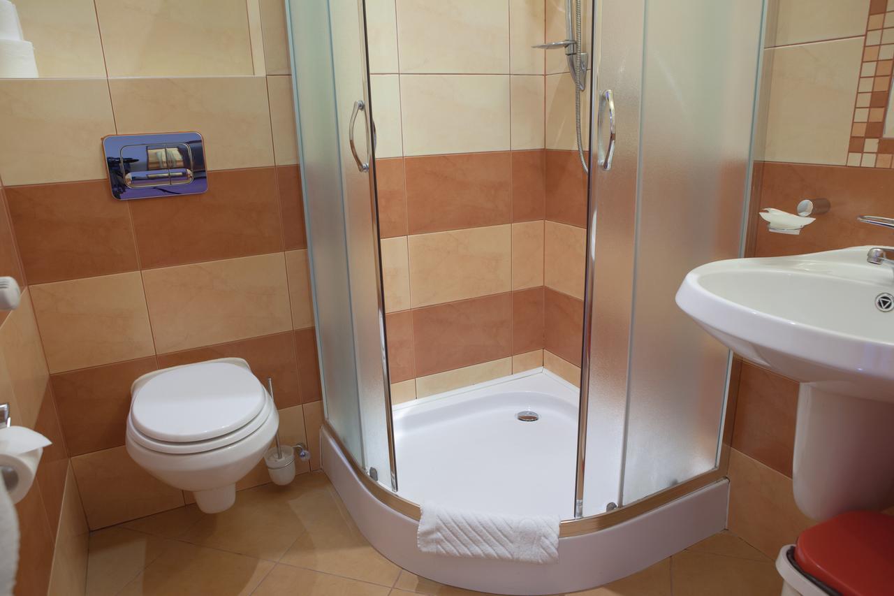 Hotel Przedwiosnie Маслув Экстерьер фото