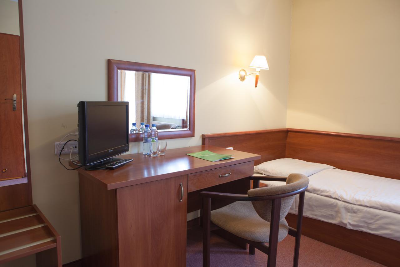 Hotel Przedwiosnie Маслув Экстерьер фото
